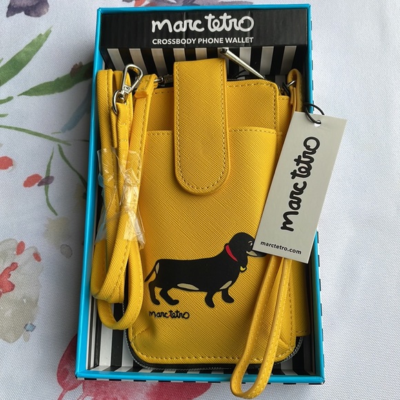 NIB NWT Marc Tetro Dachsund Crossbody Phone Wallet Yellow - Picture 4 of 9